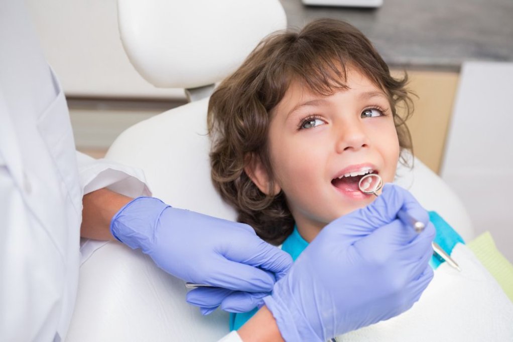 9 sfaturi esențiale pentru sănătatea dentară a copiilor